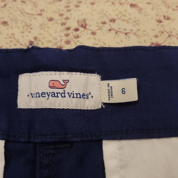 Vineyard Vines size 4 navy blue shorts. Never worn, just tried on - Picture 2 of 2